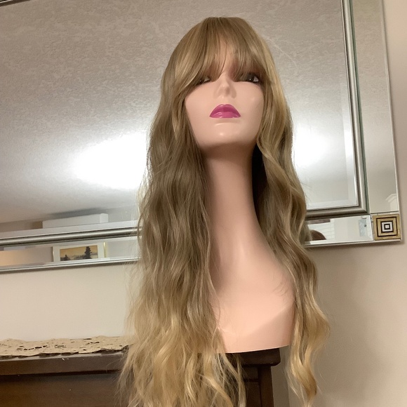 NEW Beautiful Golden Beige Wig - Picture 11 of 13